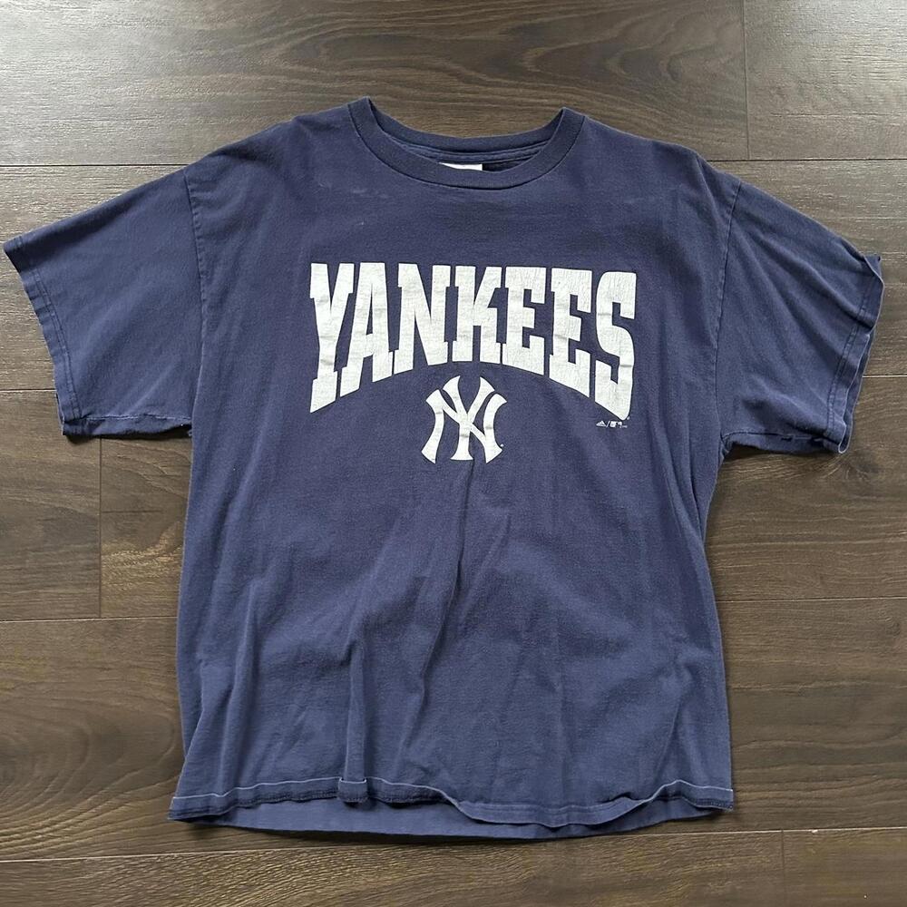 MLB Men's White and Navy Tshirt